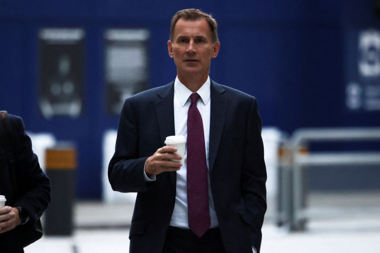 Le nouveau ministre britannique des Finances, Jeremy Hunt, arrive à la BBC, à Londres