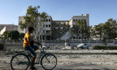 Le quartier général de l'armée syrienne à Damas, endommagé par un bombardement israélien, le 16 juillet 2025 ( AFP / Bakr ALkasem )