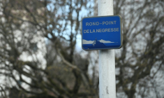 Un panneau de signalisation portant le nom contesté d'un quartier de Biarritz, le 10 janvier 2025 ( AFP / Gaizka IROZ )