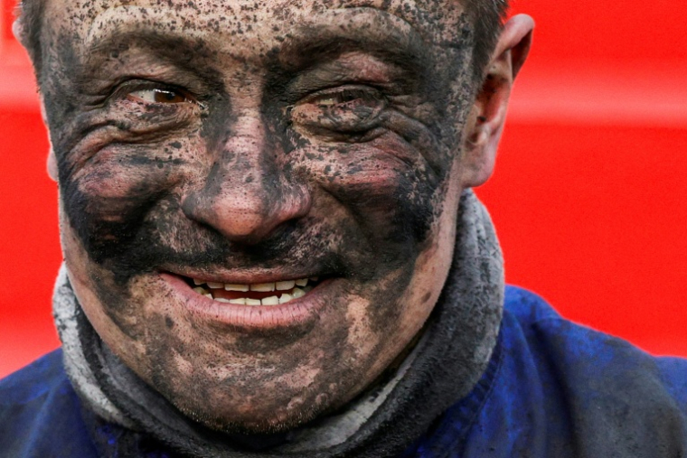 Le driver Franck Nivard, à l'hippodrome de Vincennes à Paris lors du Prix d'Amérique le 25 janvier 2026 ( AFP / GEOFFROY VAN DER HASSELT )