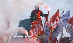 Manifestation de pompiers pour faire entendre leur "colère" le 29 septembre 2026 à Paris ( AFP / Kenzo TRIBOUILLARD )