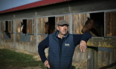 L'entraîneur François Nicolle à Saint-Augustin-sur-Mer, le 3 mai 2022 en Charente-Maritime ( AFP / Philippe LOPEZ )