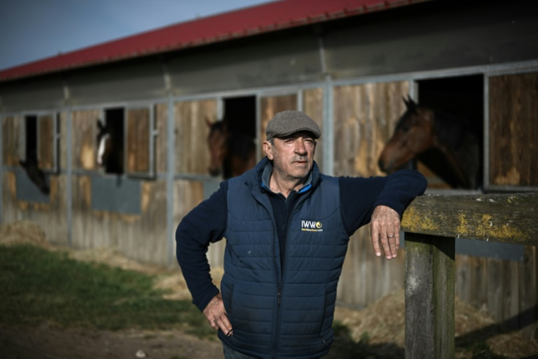 L'entraîneur François Nicolle à Saint-Augustin-sur-Mer, le 3 mai 2022 en Charente-Maritime ( AFP / Philippe LOPEZ )