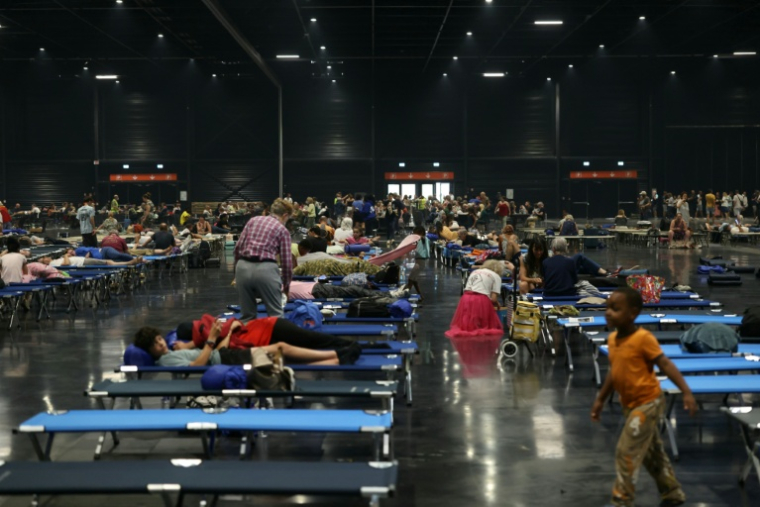 Des habitants évacués en raison des incendies dans le Sud-Ouest hébergés au Parc des Expositions de Bordeaux, le 25 juillet 2026  ( AFP / Alain JOCARD )