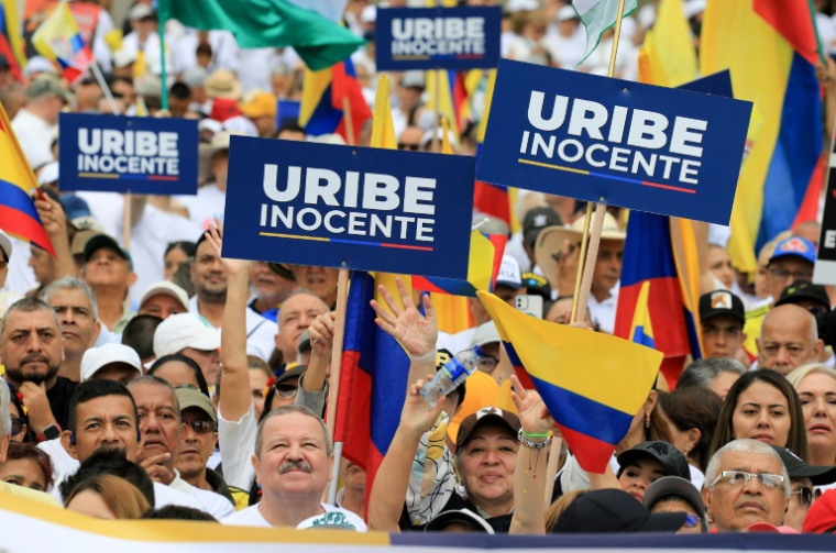 Rassemblement de soutien à l'ancien président Alvaro Uribe à Medellin, le 7 août 2025 en Colombie ( AFP / JAIME SALDARRIAGA )