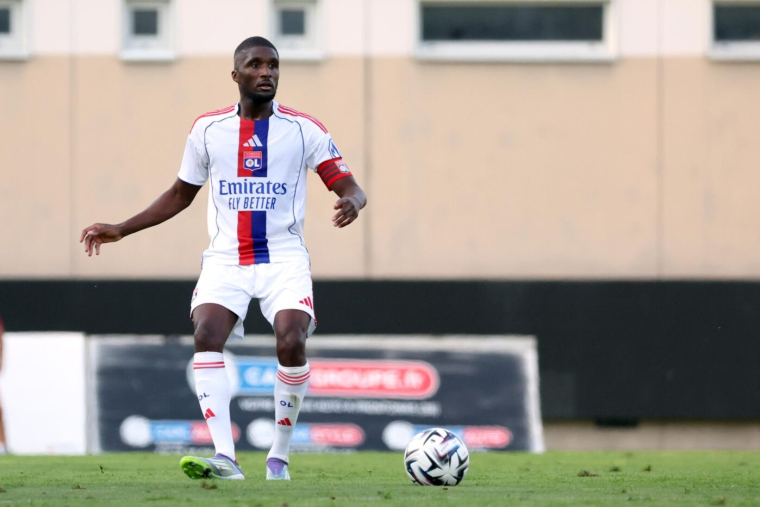 Clinton Mata prolonge à l'OL