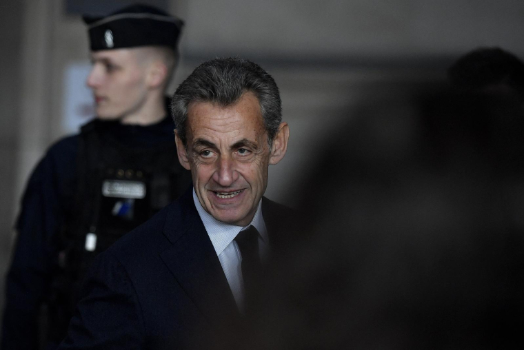 Nicolas Sarkozy, le 15 décembre 2022, à Paris ( AFP / JULIEN DE ROSA )