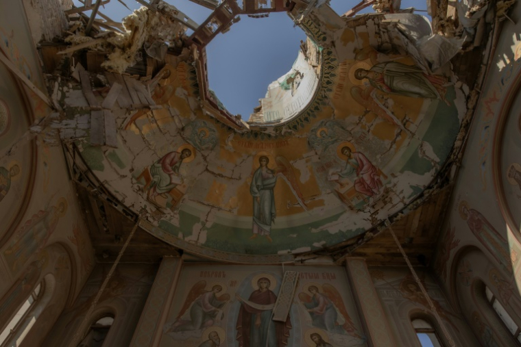 Une église endommagée par les bombardements à Kostiantynivka, dans la région orientale ukrainienne de Donetsk, le 18 avril 2025 ( AFP / Roman PILIPEY )