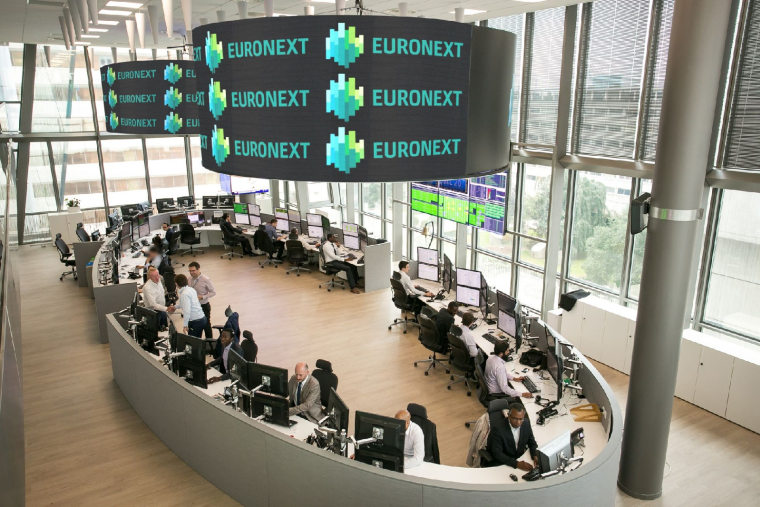 Salle de surveillance des marchés chez Euronext Paris. (crédit : Euronext)