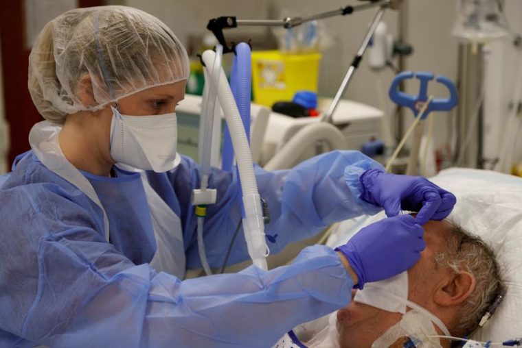CORONAVIRUS: LA PRESSION RESTE FORTE DANS LES SERVICES DE RÉANIMATION EN FRANCE