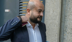 Le maire de Fréjus David Rachline arrive au tribunal de Draguignan, le 30 septembre 2025 ( AFP / Miguel MEDINA )