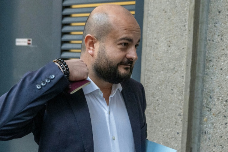 Le maire de Fréjus David Rachline arrive au tribunal de Draguignan, le 30 septembre 2025 ( AFP / Miguel MEDINA )