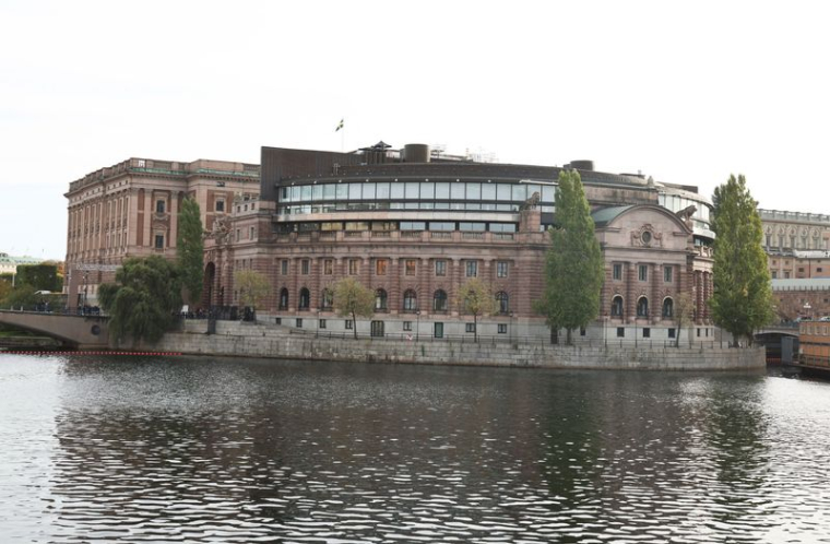 Une vue d'ensemble montre l'extérieur du Parlement suédois à Stockholm