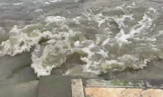 Tempête Leonardo : rues inondées dans une ville au sud de Lisbonne