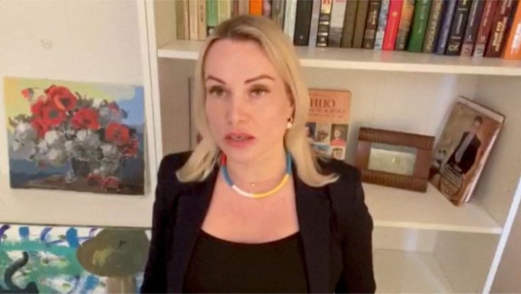 LA FRANCE VA OFFRIR SA PROTECTION À LA JOURNALISTE RUSSE MARINA OVSYANNIKOVA, DIT MACRON