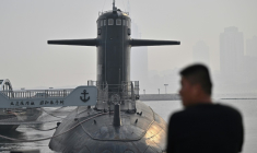 Un sous-marin du musée de la marine militaire de l'armée chinoise à Qingdao, dans l'est de la Chine, le 26 juin 2025 ( AFP / Pedro PARDO )