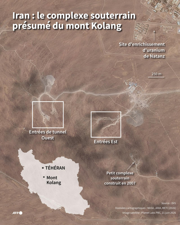 Image satellite montrant les entrées des tunnels du site nucléaire présumé du mont Kolang, aussi appelé Pickaxe Mountain, d’après l’Institute for Science and International Security (ISIS). L’Iran dément l’existence d’un complexe nucléaire enfoui sous le mont, proche du site d'enrichissement d'uranium de Natanz (en haut à droite) ( AFP / Omar KAMAL )