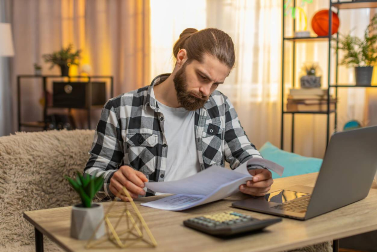 Mensualités de crédit impayées : comment éviter les sanctions et réagir efficacement ? / iStock.com - Andrii Iemelyanenko