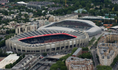 Le Parc des Princes (G) et le stade Jean Bouin à Paris 29 mai 2015 ( AFP / Joël SAGET )