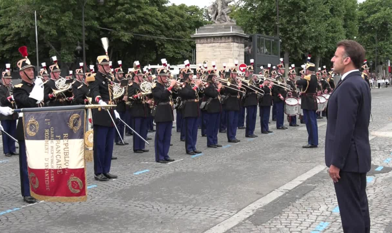14-Juillet: un défilé militaire pour montrer une armée "prête au combat"