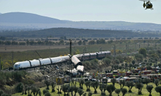 Des équipes de secours sur les lieux d’une collision entre deux trains à grande vitesse, le 28 octobre 2026 entre Urda et Los Yébenes, dans la province de Tolède, en Espagne ( AFP / Javier SORIANO )