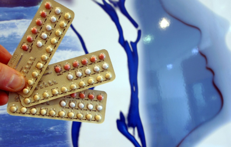 Les autorités sanitaires américaines se penchent jeudi sur les traitements hormonaux contre les effets de la ménopause, dont elles pourraient encourager l'utilisation, pourtant débattue depuis des années en raison, notamment, de risques accrus de cancer du sein ( AFP / MYCHELE DANIAU )