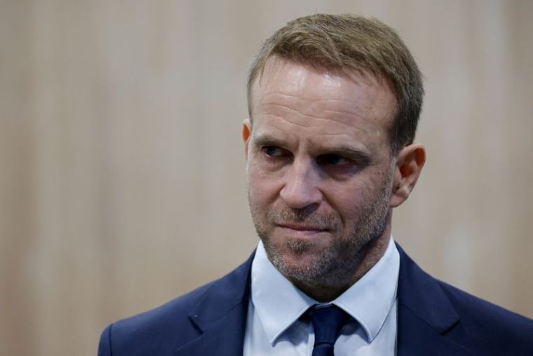 Le Ministre délégué à l'Industrie, Marc Ferracci, assiste à une visite présidentielle au Salon de l'automobile de Paris