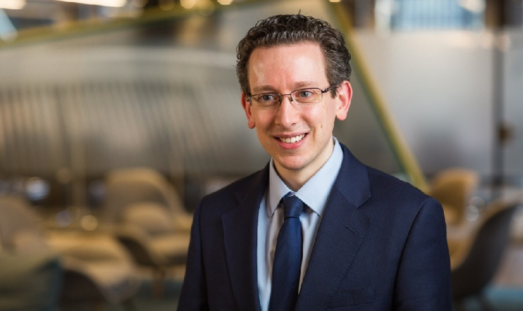 Giles Parkinson, gérant de fonds d'actions mondiales chez Aviva Investors. (crédit : DR)