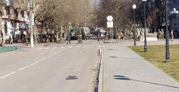 SEPT CIVILS TUÉS DANS UNE VILLE UKRAINIENNE CONTRÔLÉE PAR LES RUSSES
