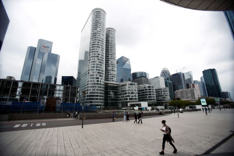 LES BÉNÉFICES MONDIAUX DEVRAIENT BAISSER DE 8% AU TROISIÈME TRIMESTRE