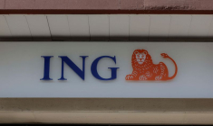 Le logo d'ING est visible dans une agence de la banque ING à Malaga