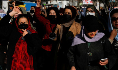 Des femmes afghanes protestent contre la fermeture des universités aux femmes par les talibans à Kaboul