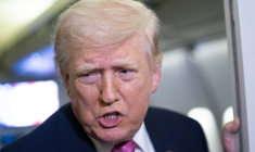 Donald Trump, à bord d'Air Force One, le 29 mars 2026 ( GETTY IMAGES NORTH AMERICA / NATHAN HOWARD )