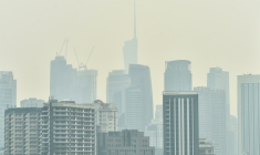 Les fumées toxiques à Kuala Lumpur le 7 octobre 2026 ( AFP / Arif Kartono )