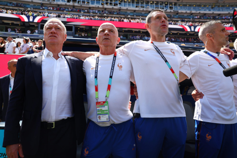 Quand Deschamps partage des calamars et des glaces avec son staff