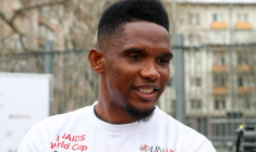 Samuel Eto'o en pince pour un Bleu