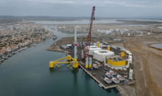 Une turbine d'éolienne flottante en construction à Port-la-Nouvelle (Aude), le 2 juin 2025 ( AFP / Ed JONES )