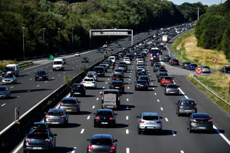 Sur l'A10, au sud de Paris, le 6 septembre 2022 ( AFP / JULIEN DE ROSA )