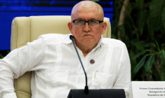Le commandant de la guérilla colombienne de l'ELN, connu comme Antonio Garcia, le 9 juin 2023 à La Havane, Cuba ( AFP / YAMIL LAGE )
