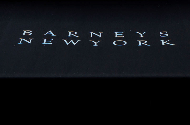 BARNEYS NEW YORK EXPLORE SES OPTIONS, ENVISAGE UNE FAILLITE