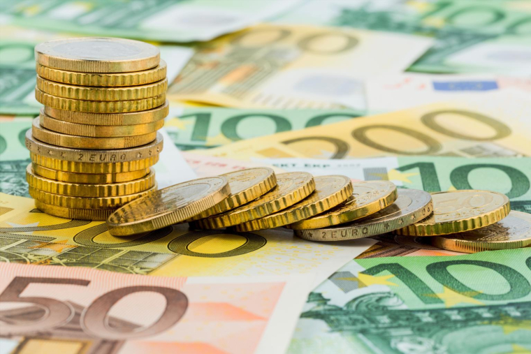 Les revenus tirés de l’épargne sont soumis à une taxation de 17,2 % au titre des prélèvements sociaux  crédit photo : Lisa S./Shutterstock / Lisa S.