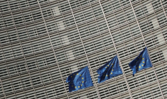 LA CE PLUS PESSIMISTE POUR LA CROISSANCE ET L'INFLATION