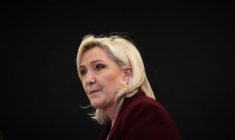 LE PEN DÉNONCE UNE "MANOEUVRE" VISANT SA PROFESSION DE FOI