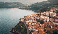 On peut trouver dans l’arrière-pays des maisons de près de 100 m2 , à restaurer entièrement, pour un peu plus de 10.000 euros. (© UNSPLASH)