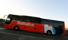 BlaBlaCar a annoncé vouloir arrêter son service de transports en autocar BlaBlaCar Bus, qui accumule les pertes ( AFP / Damien MEYER )