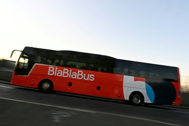 BlaBlaCar a annoncé vouloir arrêter son service de transports en autocar BlaBlaCar Bus, qui accumule les pertes ( AFP / Damien MEYER )