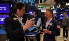 Les traders travaillent sur le parquet de la Bourse de New York