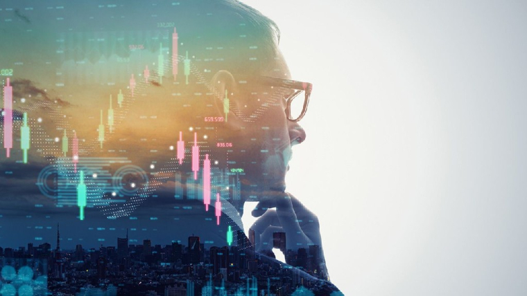 Valeurs Internet vs. S&P 500 (bleu) - Mines d’or vs. S&P 500 (jaune) : La flèche indique la reprise des marchés(Crédits photo : Adobe Stock )