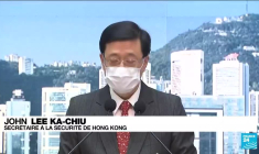 Hong Kong : deux responsables du quotidien Apple Daily inculpés