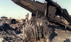 Les débris du vol UTA DC-10 772 dans le désert du Ténéré, au Niger, le 21 septembre 1989 ( AFP / Christian SPILLMANN )
